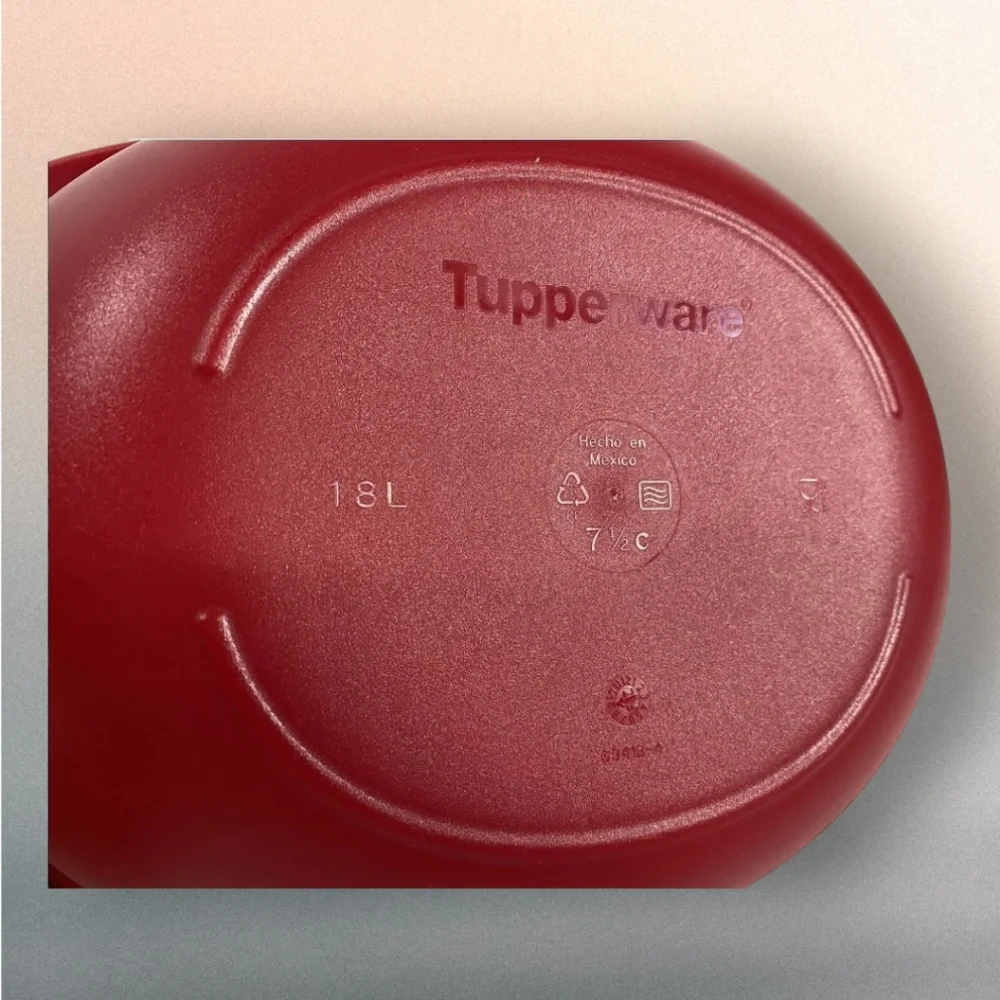 🆕️Tupperware Essentials Oval Serving Bowl & Spoon Red & White 7.5 Cup